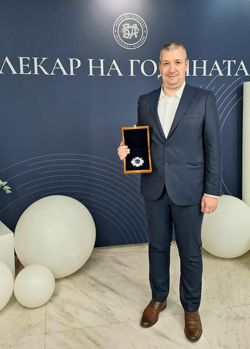 илюстративна синмка 1 на Д-р Павел Хаджиев и д-р Огнян Георгиев с отличия в Деня на българския ...